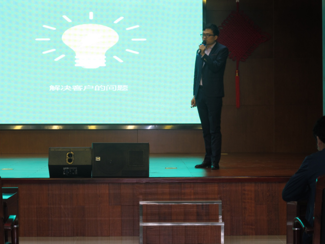 建立营销型网站及多渠道整合营销对外贸企业的重要性。